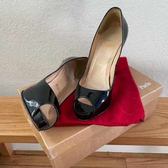 Very prive patent leather peep toe pump size 36.5